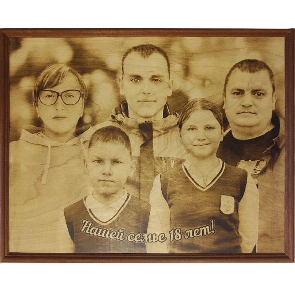 Семейный портрет из нескольких фотографий. С доставкой и упаковкой.